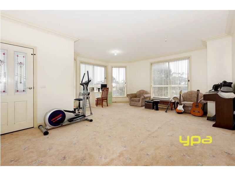 5 Mackellar Drive, Roxburgh Park VIC 3064