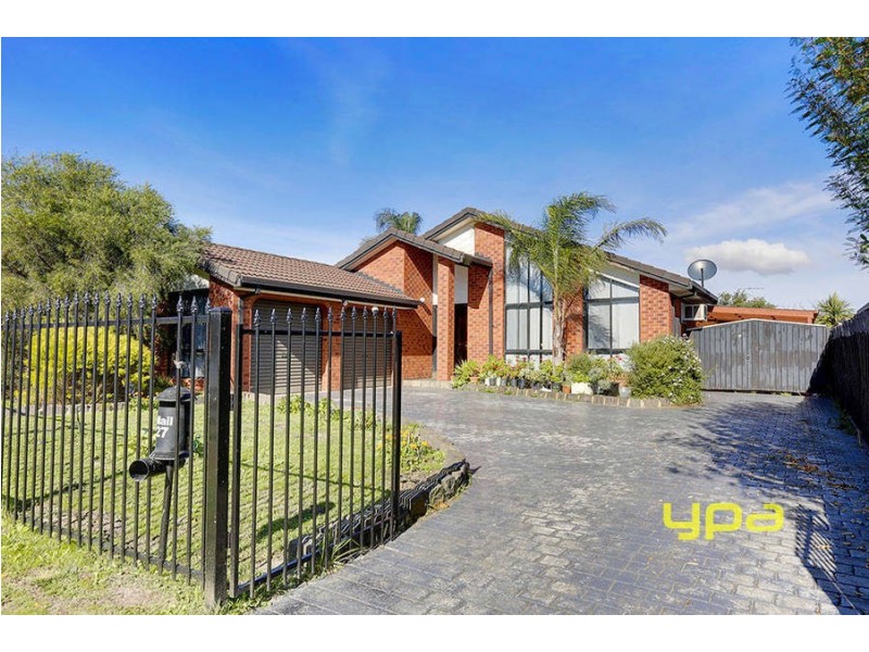 27 Papworth Place, Meadow Heights VIC 3048