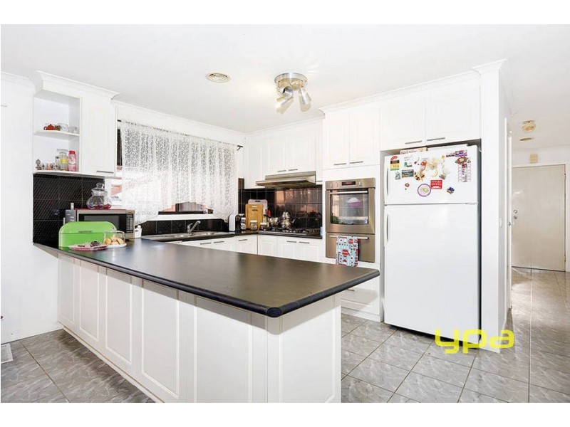 27 Papworth Place, Meadow Heights VIC 3048