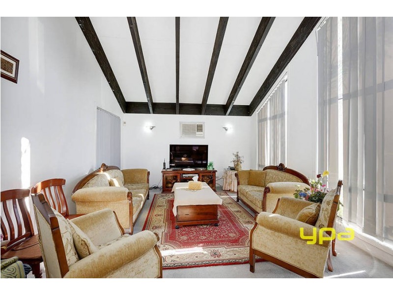 27 Papworth Place, Meadow Heights VIC 3048