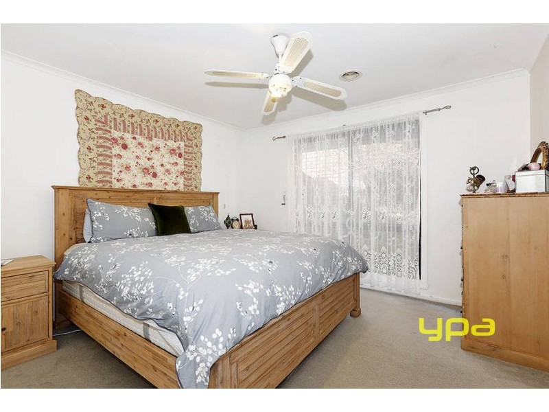 27 Papworth Place, Meadow Heights VIC 3048