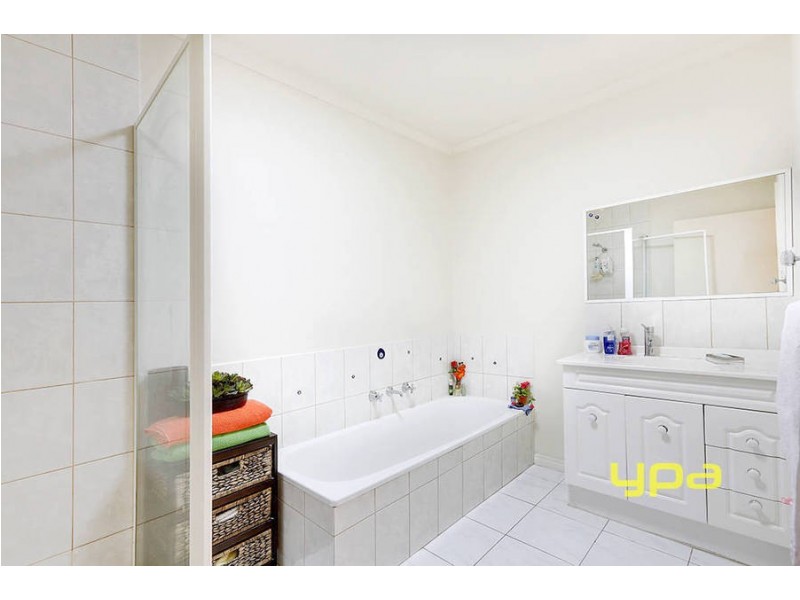 5 Severn Court, Roxburgh Park VIC 3064