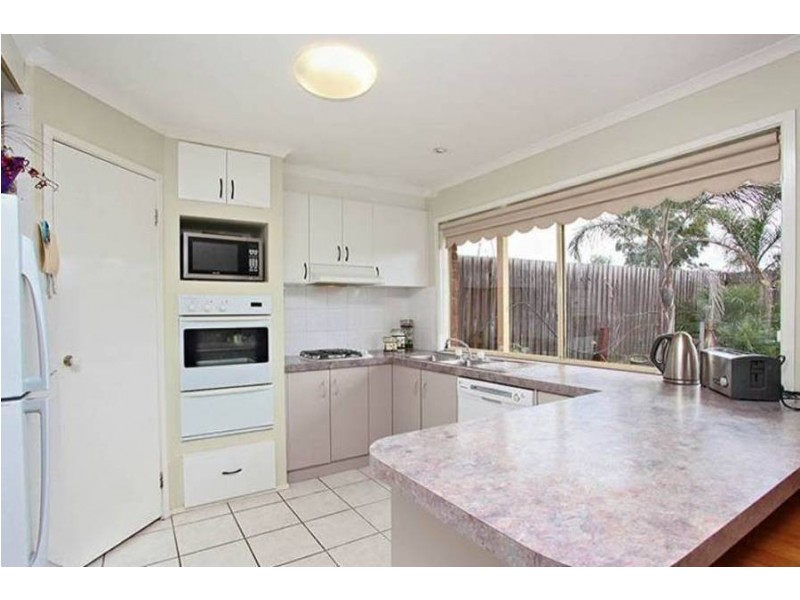 21 Baynton Crescent, Roxburgh Park VIC 3064