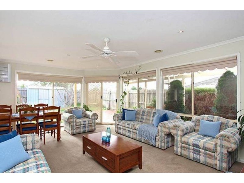 21 Baynton Crescent, Roxburgh Park VIC 3064