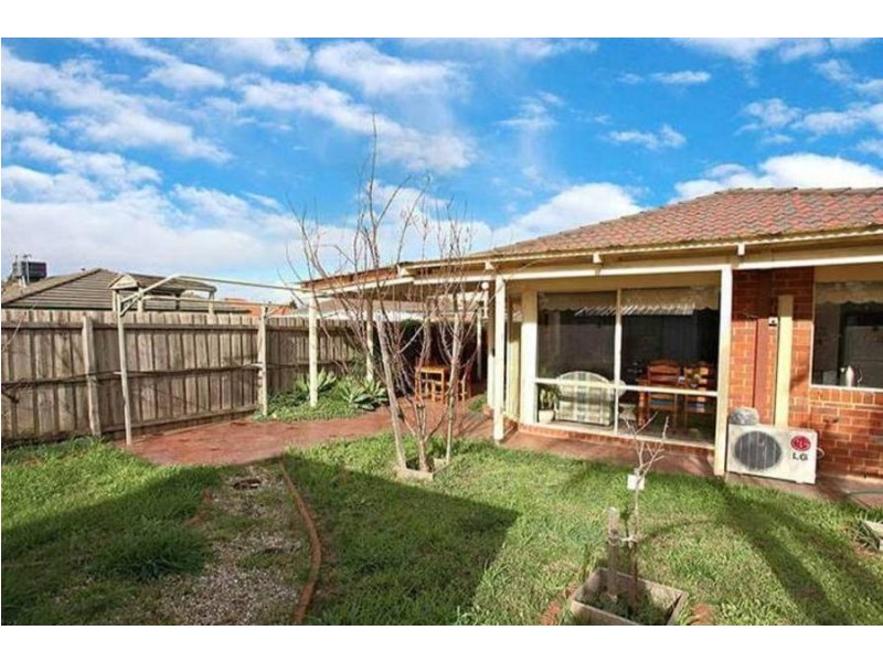 21 Baynton Crescent, Roxburgh Park VIC 3064