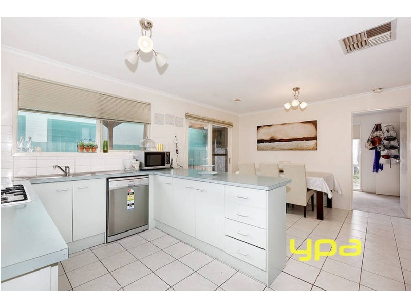 14 Sutherland Way, Roxburgh Park VIC 3064