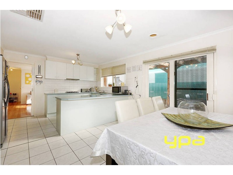 14 Sutherland Way, Roxburgh Park VIC 3064