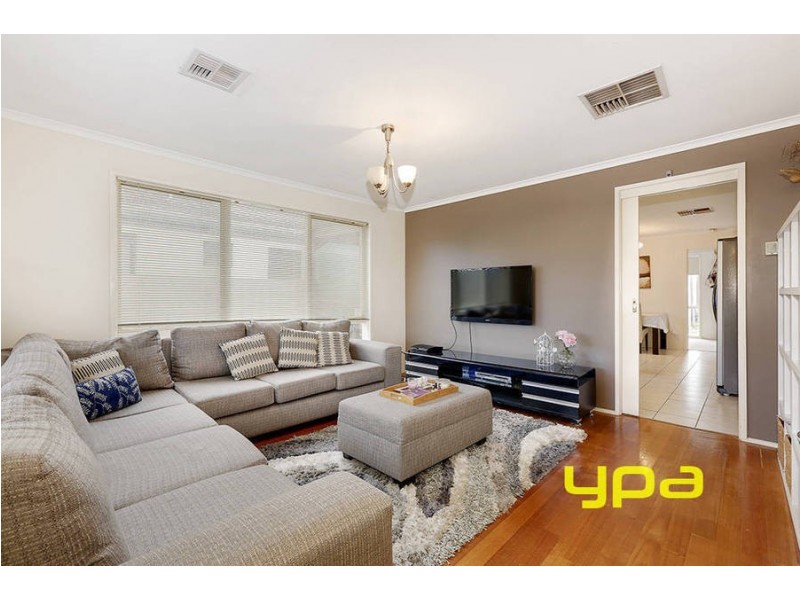 14 Sutherland Way, Roxburgh Park VIC 3064