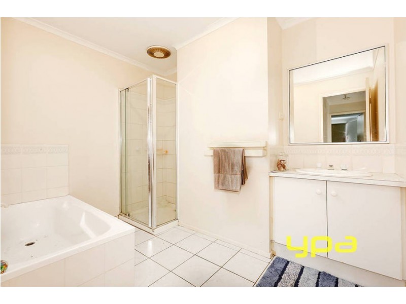 14 Sutherland Way, Roxburgh Park VIC 3064