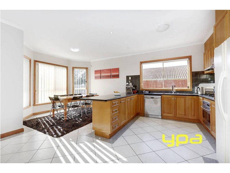 10 Vela Place, Roxburgh Park VIC 3064