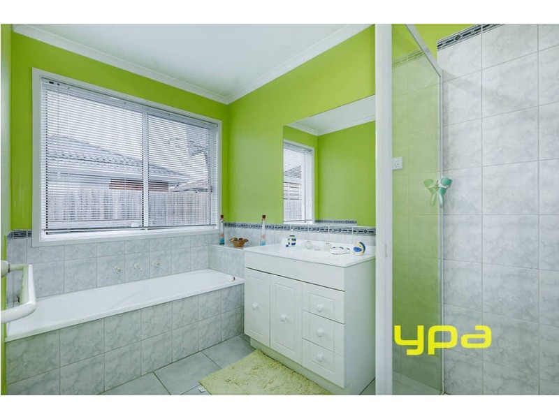 16 Severn Court, Roxburgh Park VIC 3064