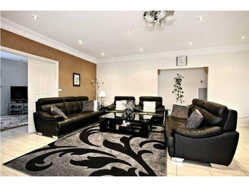 6 Coronet Avenue, Roxburgh Park VIC 3064