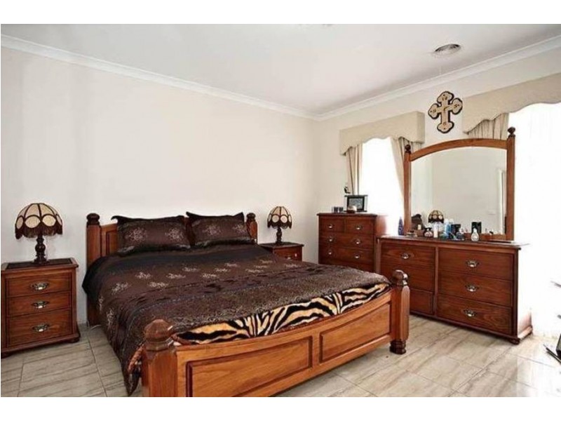 6 Coronet Avenue, Roxburgh Park VIC 3064