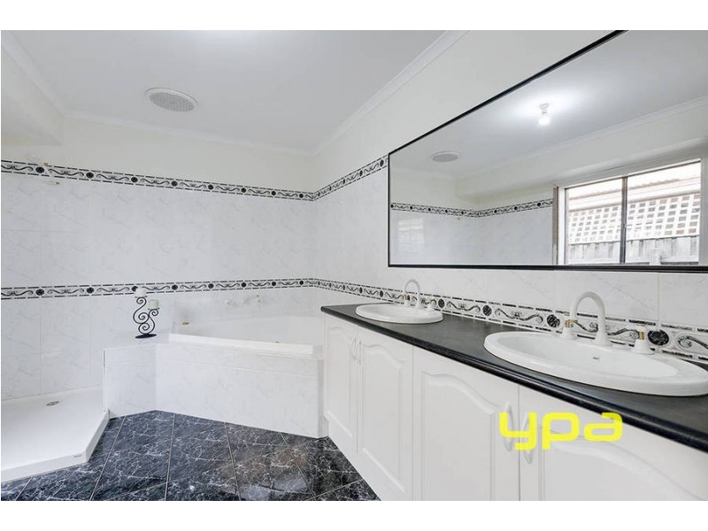 21 Centaurus Avenue, Roxburgh Park VIC 3064