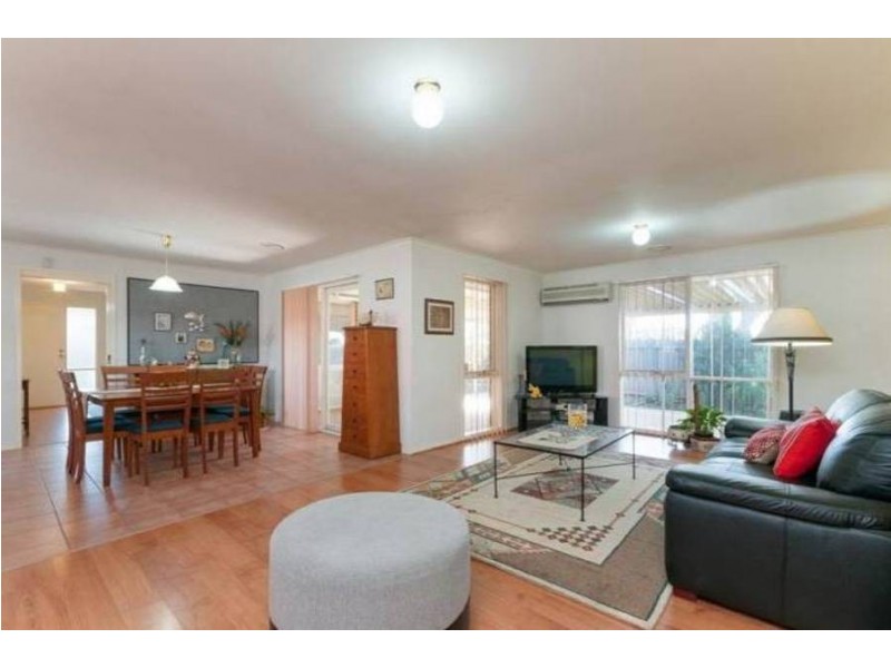 20 Sheridan Way, Roxburgh Park VIC 3064