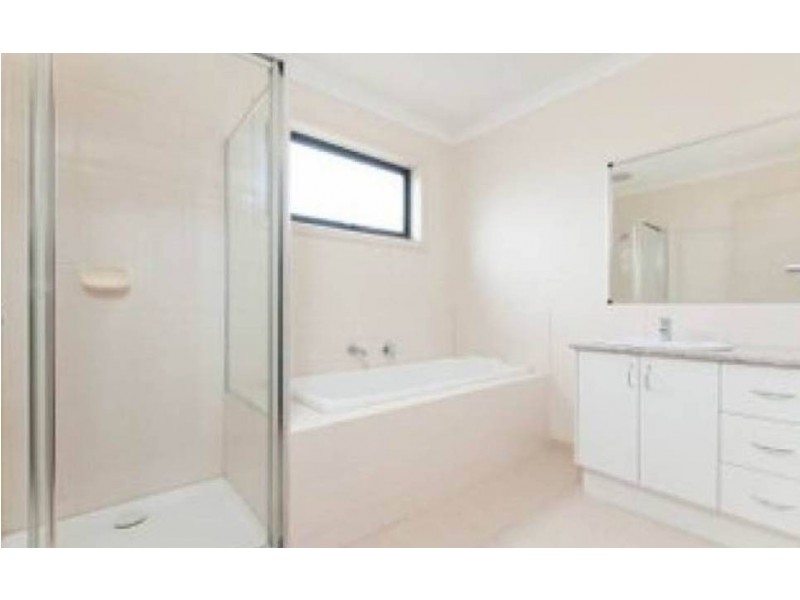 86 Hayfield Road, Roxburgh Park VIC 3064