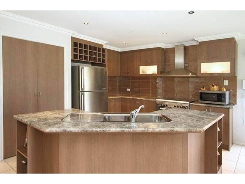 45 Athol Avenue, Roxburgh Park VIC 3064