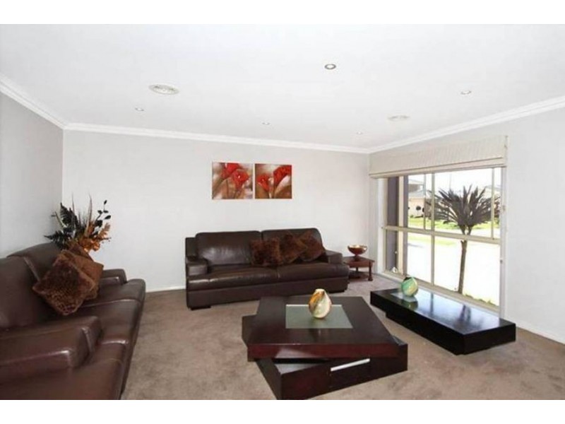 45 Athol Avenue, Roxburgh Park VIC 3064