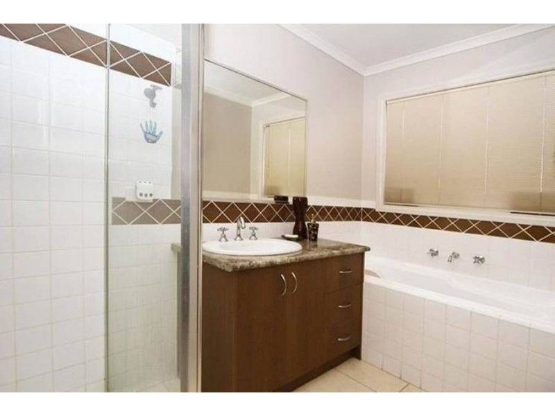 45 Athol Avenue, Roxburgh Park VIC 3064