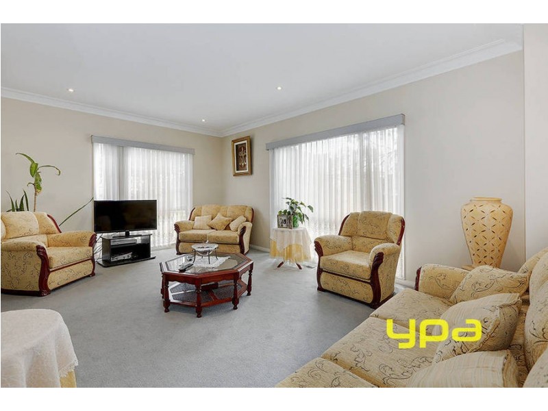 13 Preston Avenue, Roxburgh Park VIC 3064