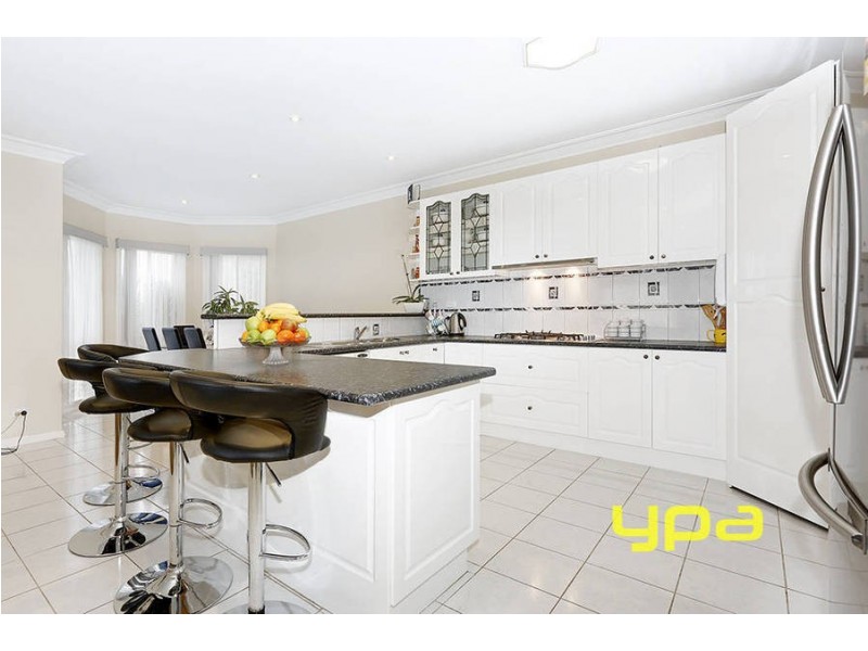 13 Preston Avenue, Roxburgh Park VIC 3064