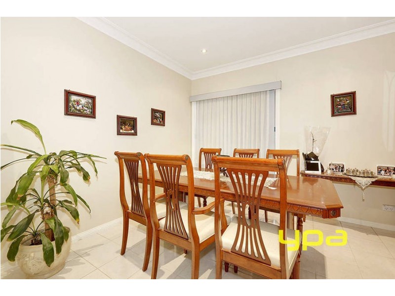 13 Preston Avenue, Roxburgh Park VIC 3064