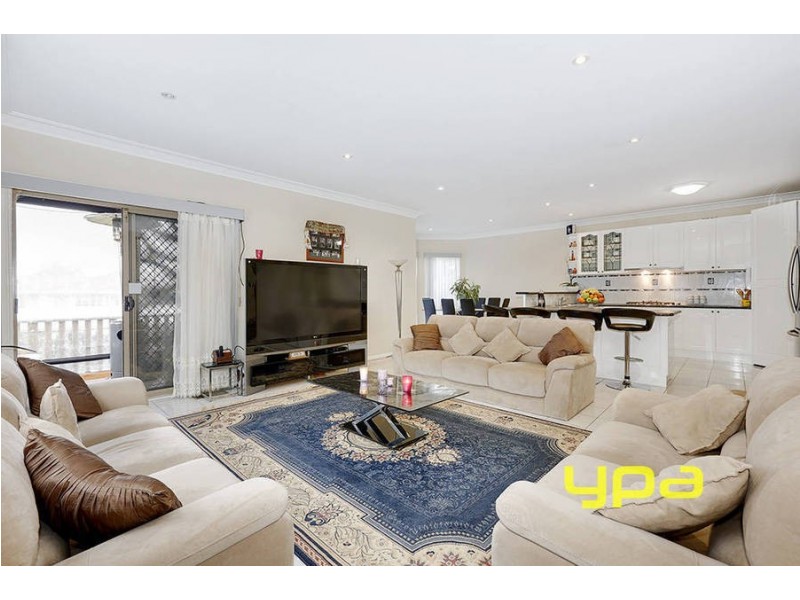 13 Preston Avenue, Roxburgh Park VIC 3064