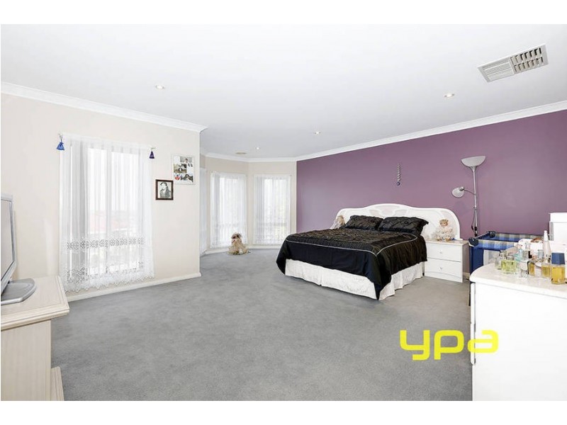 13 Preston Avenue, Roxburgh Park VIC 3064