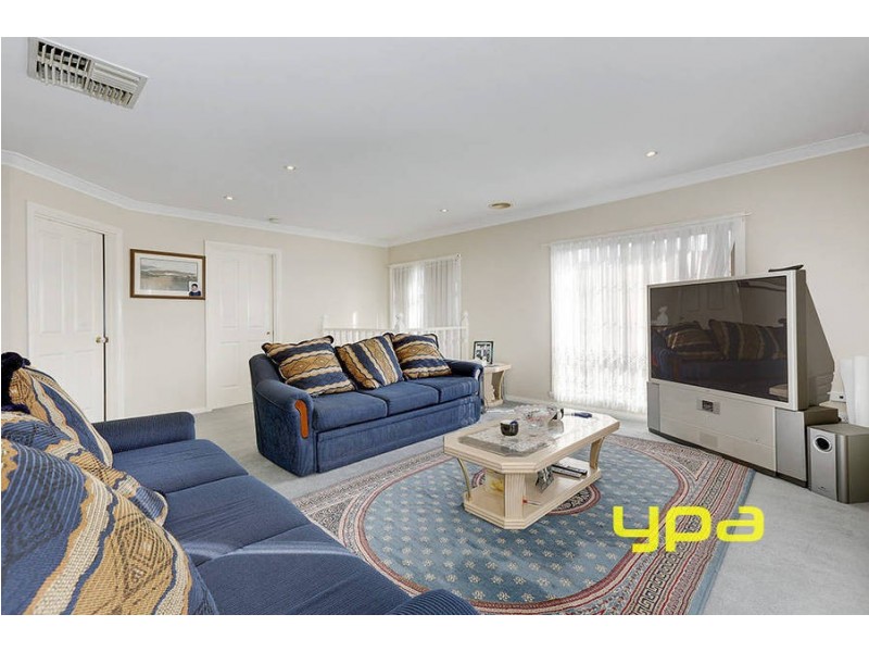 13 Preston Avenue, Roxburgh Park VIC 3064