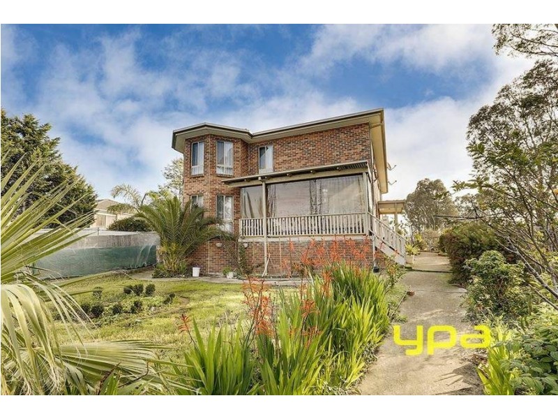 13 Preston Avenue, Roxburgh Park VIC 3064