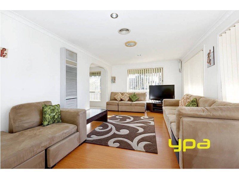 1 Rokewood Crescent, Meadow Heights VIC 3048