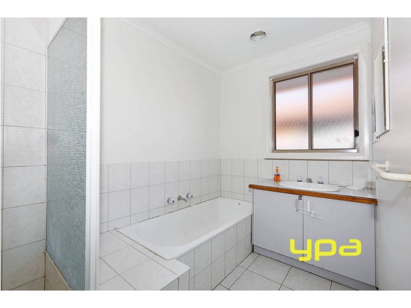 1 Rokewood Crescent, Meadow Heights VIC 3048