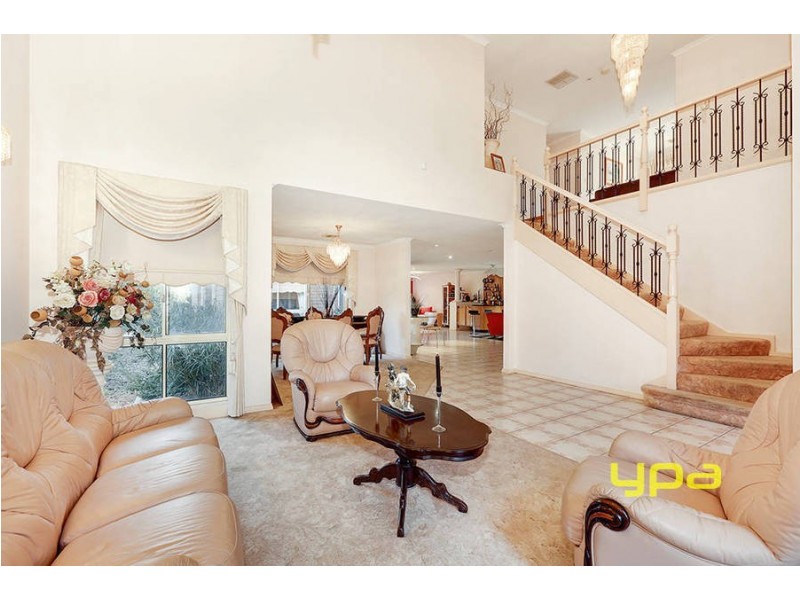 5 Phoenix Court, Roxburgh Park VIC 3064