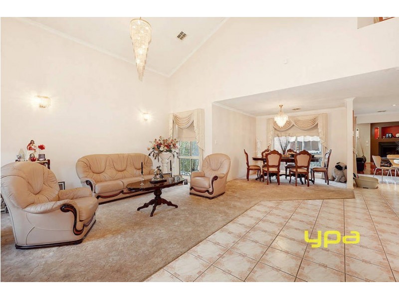 5 Phoenix Court, Roxburgh Park VIC 3064