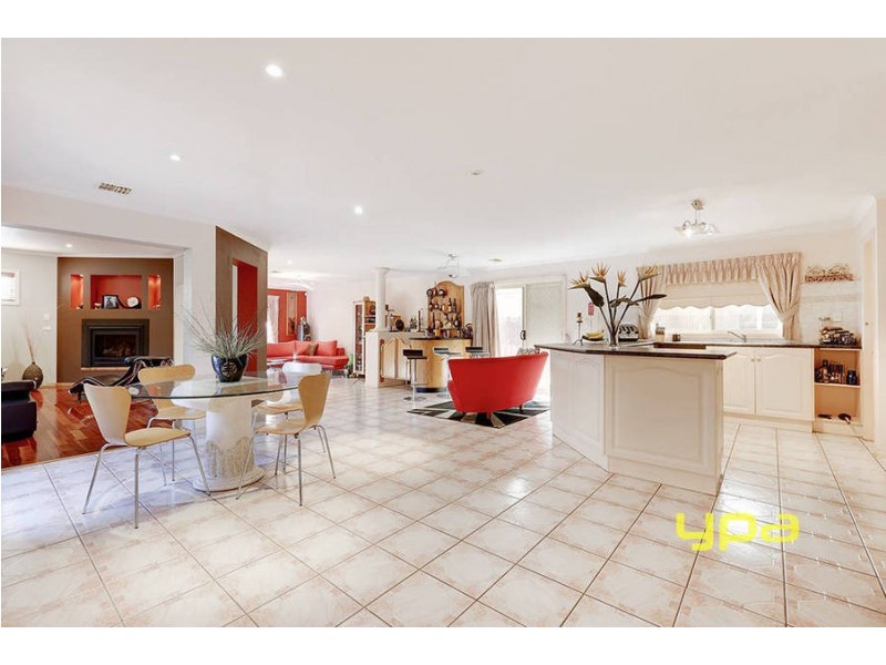 5 Phoenix Court, Roxburgh Park VIC 3064