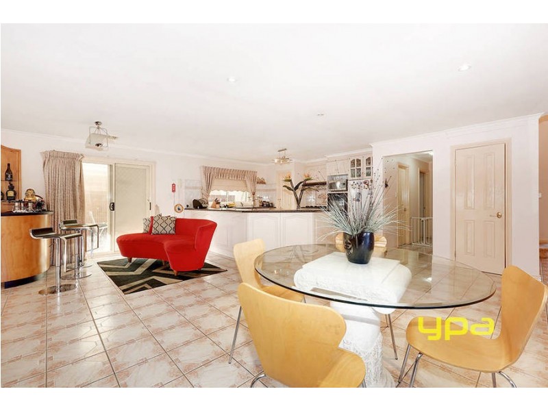 5 Phoenix Court, Roxburgh Park VIC 3064