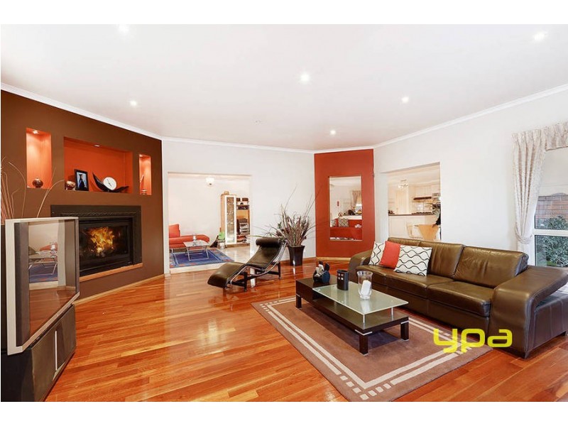 5 Phoenix Court, Roxburgh Park VIC 3064