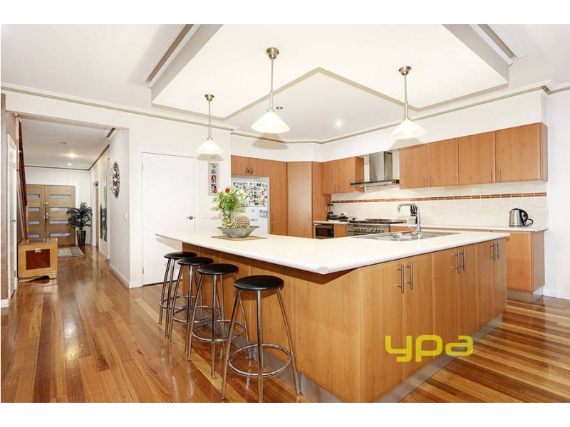 15 Watersedge Way, Roxburgh Park VIC 3064