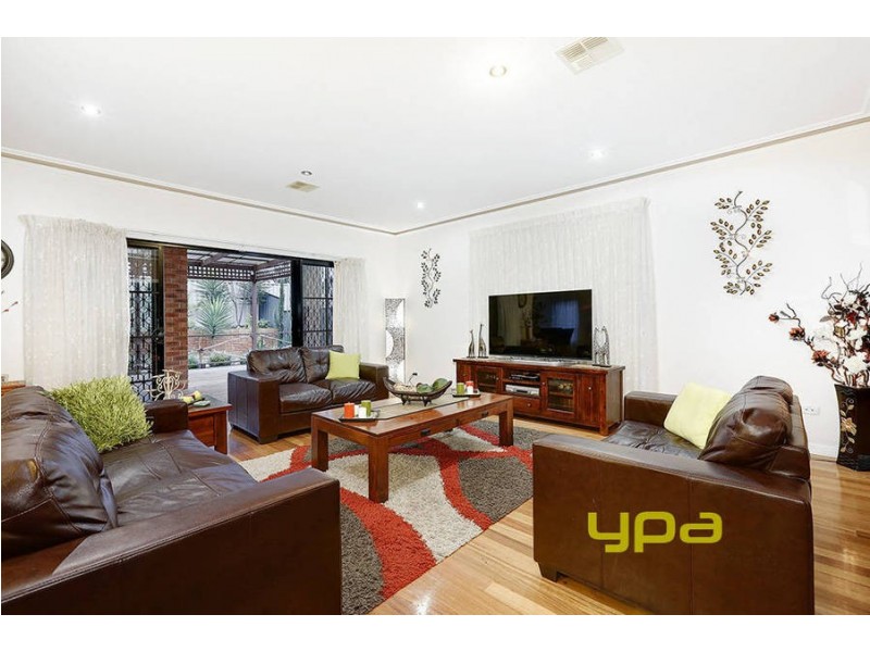 15 Watersedge Way, Roxburgh Park VIC 3064