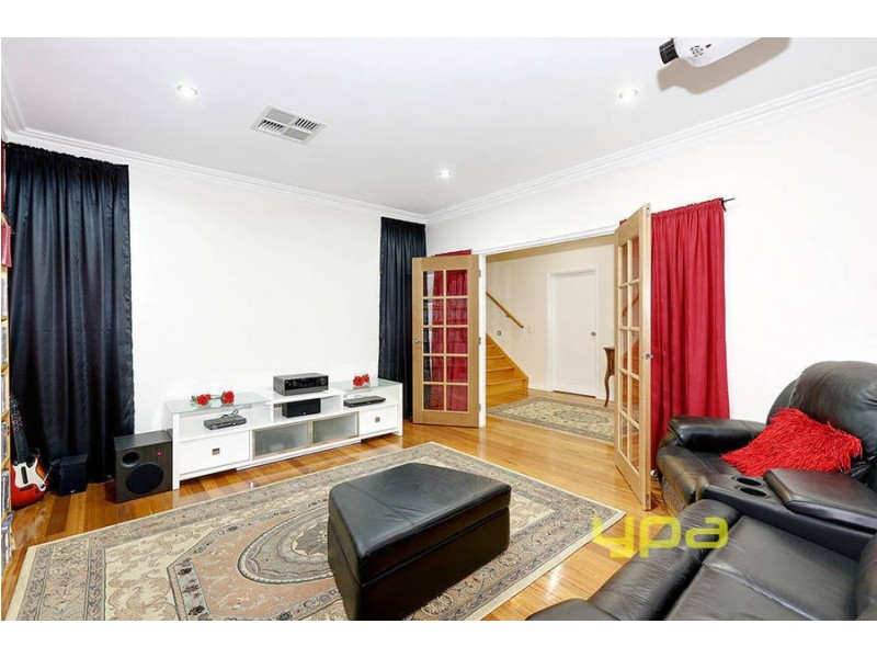 15 Watersedge Way, Roxburgh Park VIC 3064