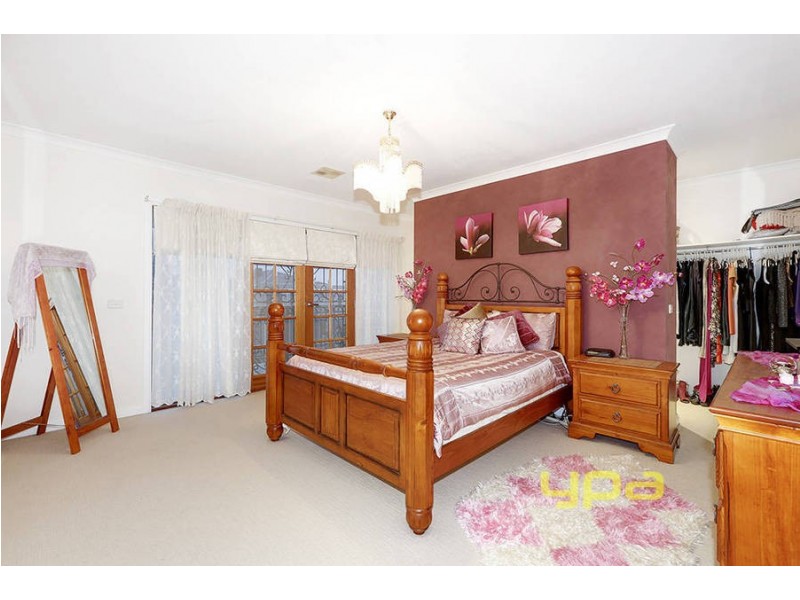 15 Watersedge Way, Roxburgh Park VIC 3064