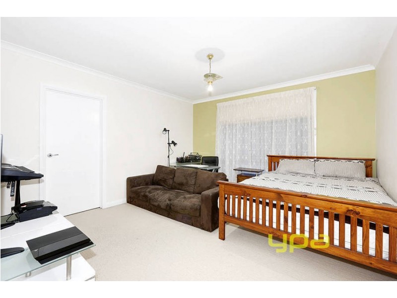 15 Watersedge Way, Roxburgh Park VIC 3064