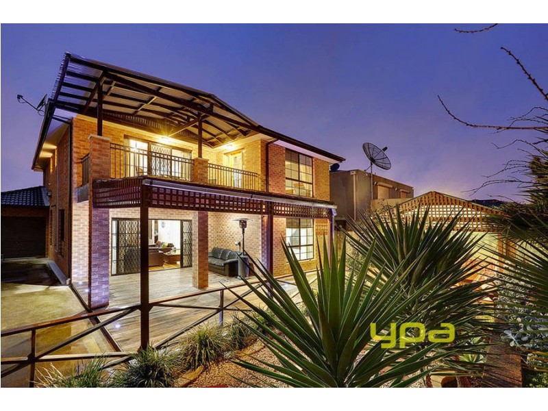 15 Watersedge Way, Roxburgh Park VIC 3064