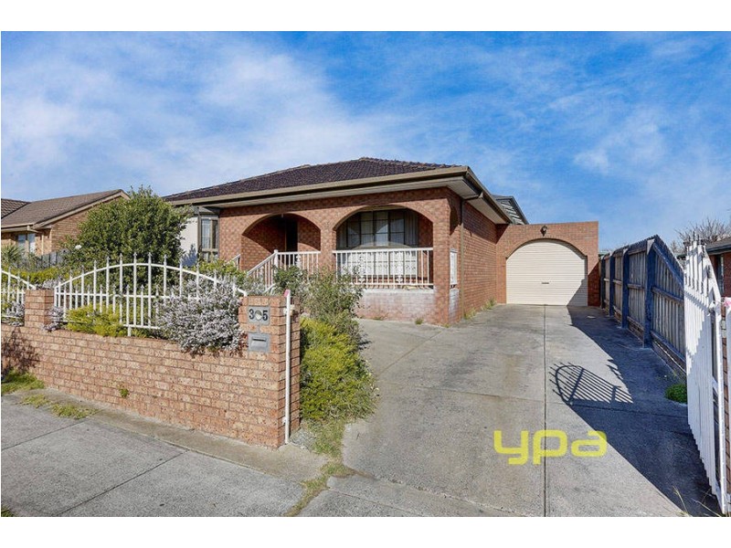 35 Pinnaroo Circuit, Meadow Heights VIC 3048