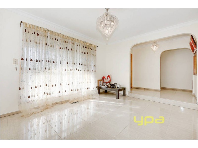 35 Pinnaroo Circuit, Meadow Heights VIC 3048