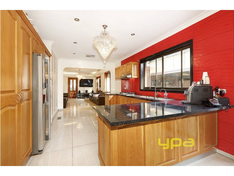 35 Pinnaroo Circuit, Meadow Heights VIC 3048