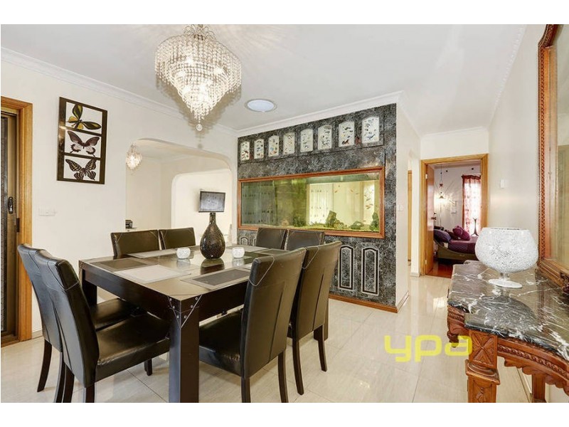 35 Pinnaroo Circuit, Meadow Heights VIC 3048