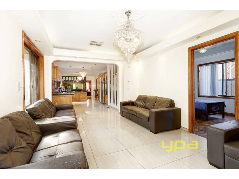 35 Pinnaroo Circuit, Meadow Heights VIC 3048