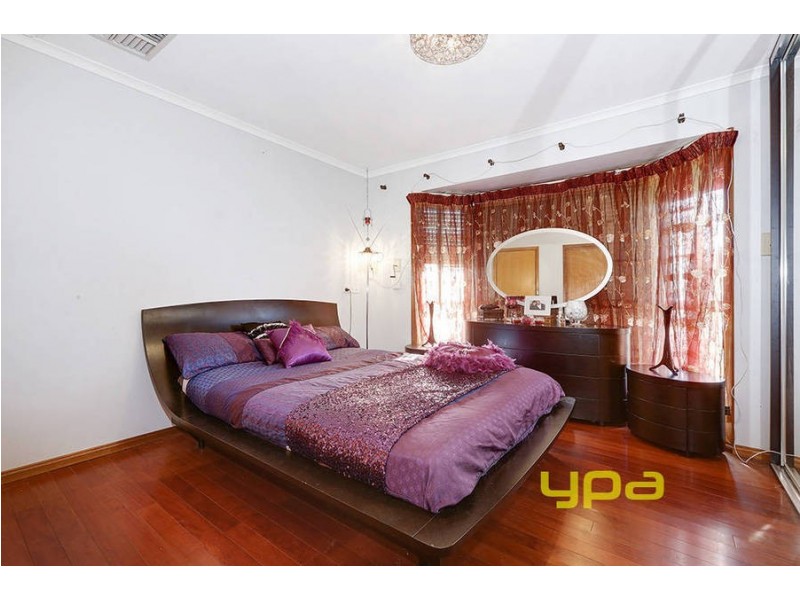 35 Pinnaroo Circuit, Meadow Heights VIC 3048