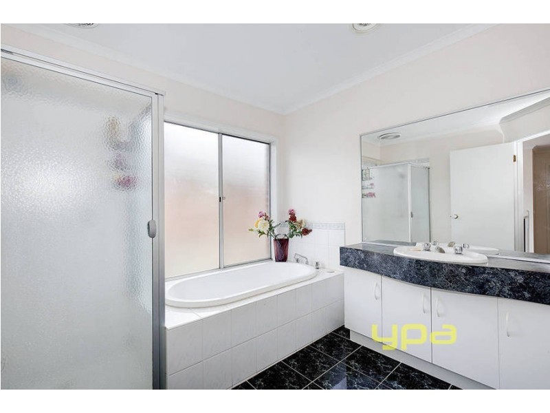 12 Gates Court, Roxburgh Park VIC 3064